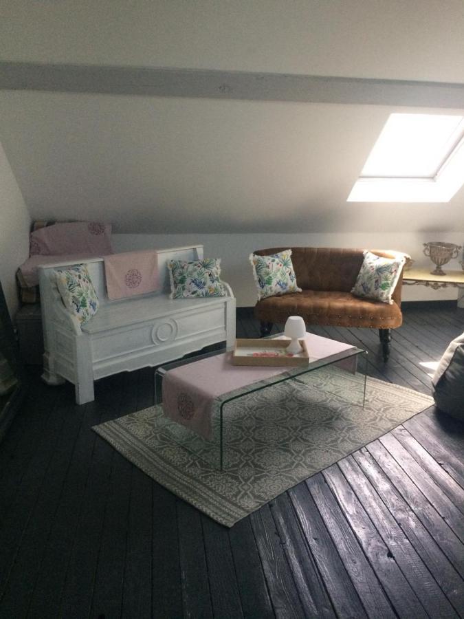 Bed and Breakfast Ecole De La Route Bleue Moiry Exterior foto